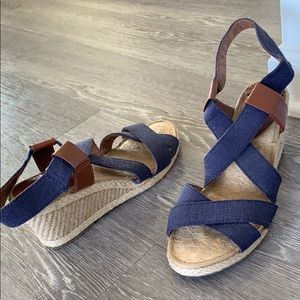 Lucky Brand 8.5 navy strapped wedge sandals 3in height